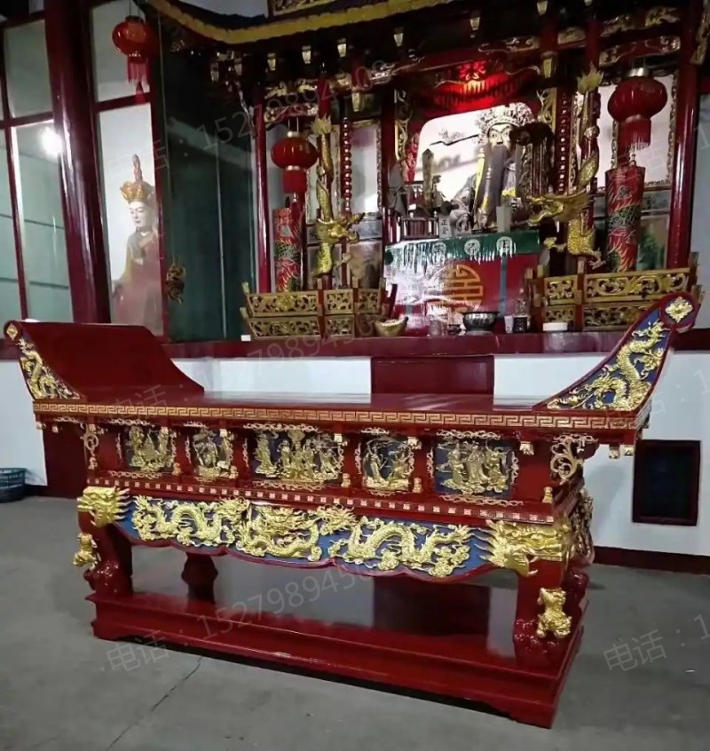 乌拉特后旗寺院大型供桌